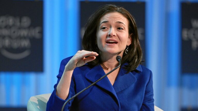 Sheryl Sandberg Social Media (Facebook)
