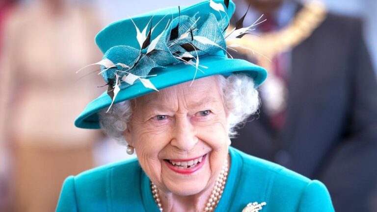 Queen Elizabeth II Ratu Inggris